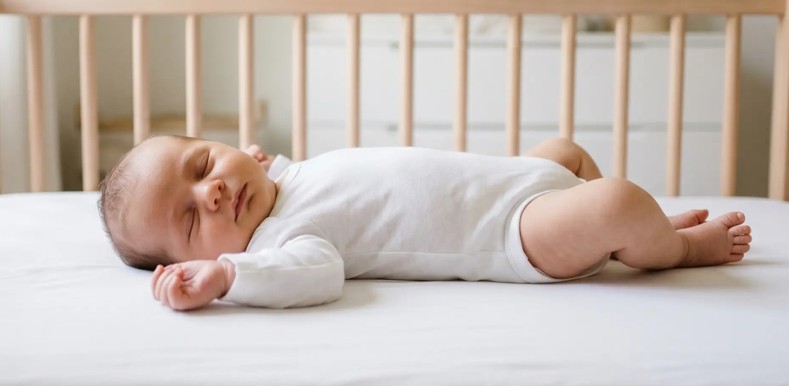 Hub card illustration showing brief breathing pauses during sleep